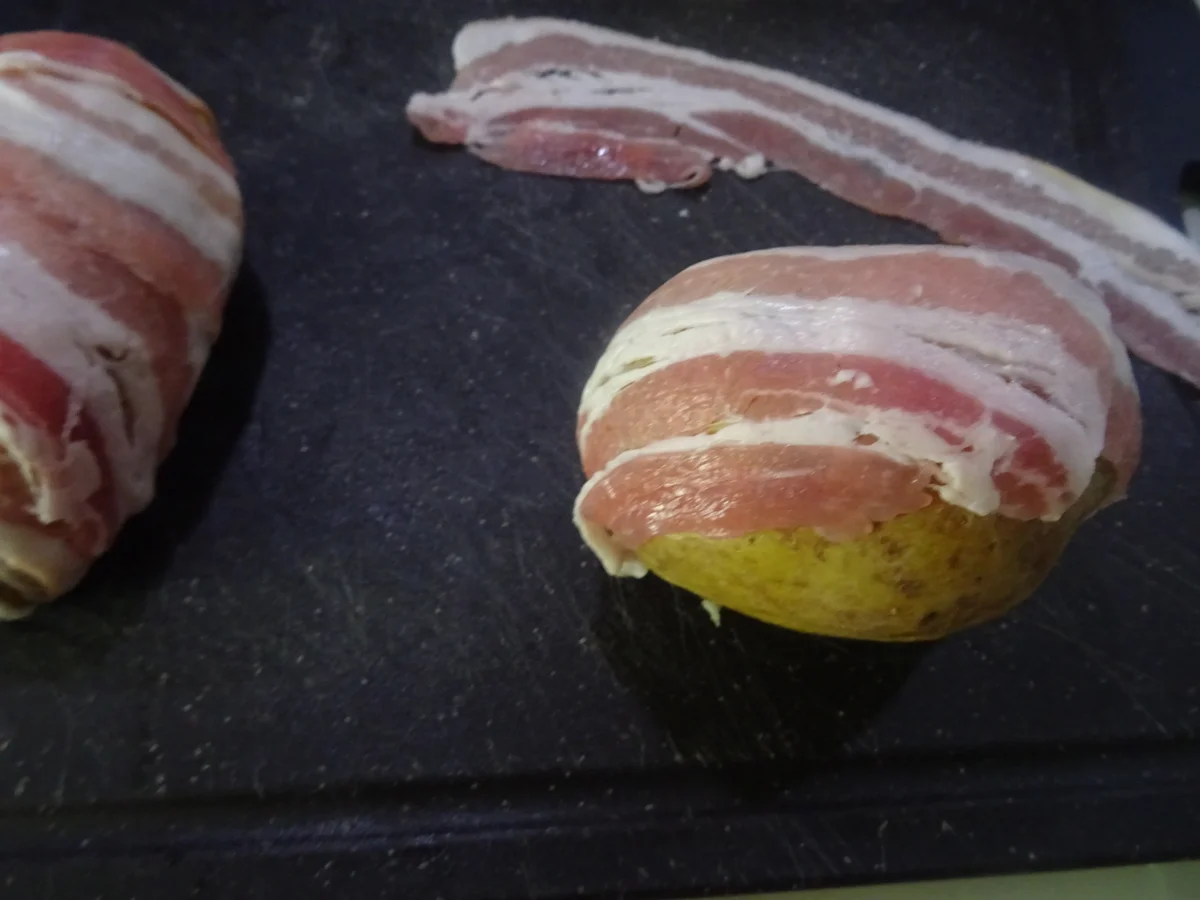 Rezept: Kartoffel-Bomben im Bacon-Mantel und Käsefüllung Bild Nr. 8072 Kartoffel-Bomben im Bacon-Mantel und Käsefüllung - Rezept - Bild Nr. 8072