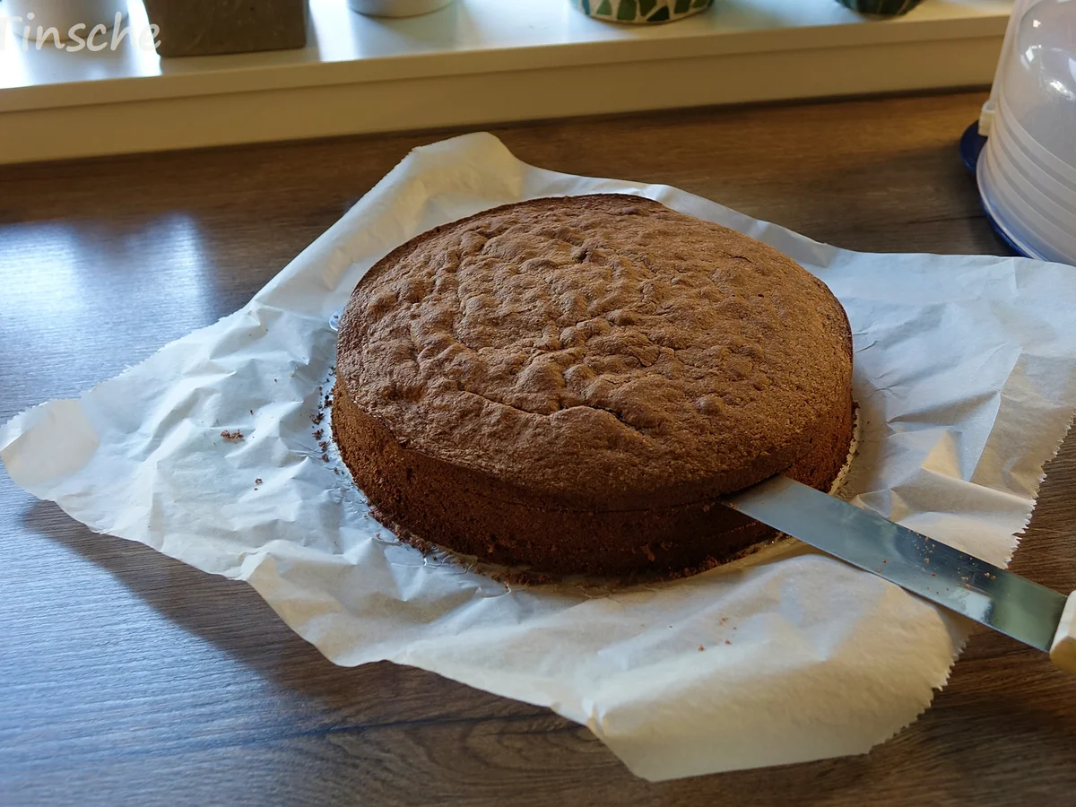 Rezept: Erdbeer-Schokoladen-Sahnetorte Bild Nr. 3 Erdbeer-Schokoladen-Sahnetorte - Rezept - Bild Nr. 3