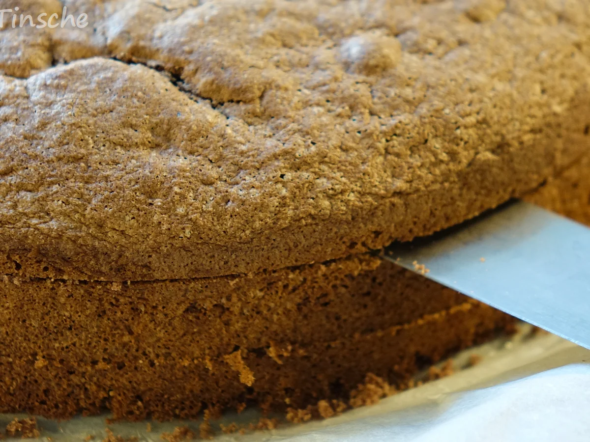 Rezept: Erdbeer-Schokoladen-Sahnetorte Bild Nr. 4 Erdbeer-Schokoladen-Sahnetorte - Rezept - Bild Nr. 4