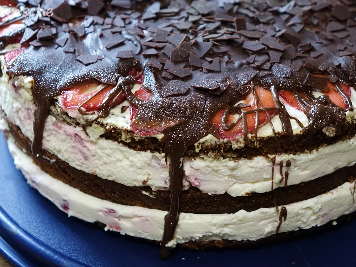 Rezept: Erdbeer-Schokoladen-Sahnetorte Bild Nr. 7 Erdbeer-Schokoladen-Sahnetorte - Rezept - Bild Nr. 7