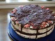Rezept: Erdbeer-Schokoladen-Sahnetorte Bild Nr. 8 Erdbeer-Schokoladen-Sahnetorte - Rezept - Bild Nr. 8
