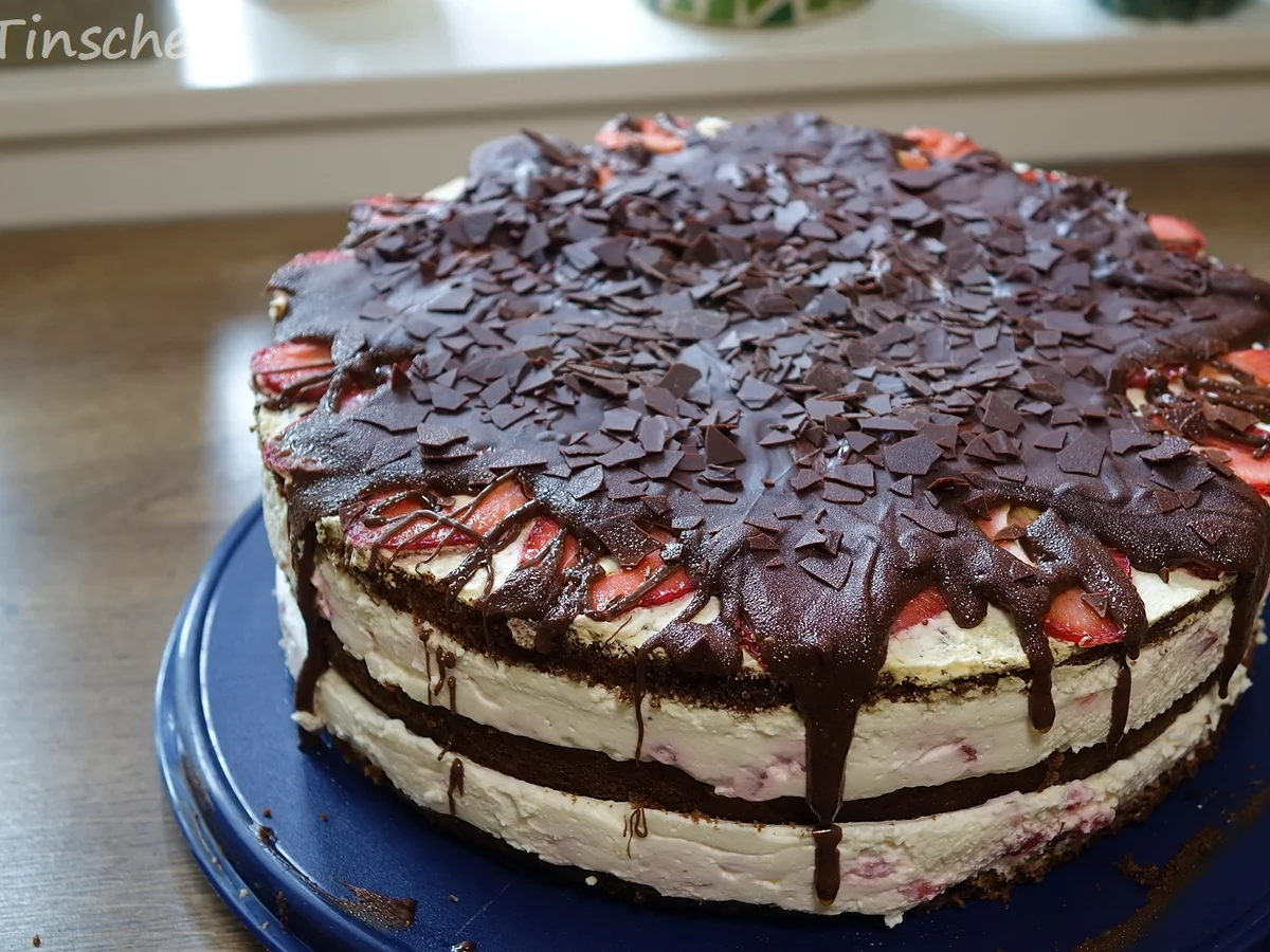 Rezept: Erdbeer-Schokoladen-Sahnetorte Bild Nr. 9 Erdbeer-Schokoladen-Sahnetorte - Rezept - Bild Nr. 9