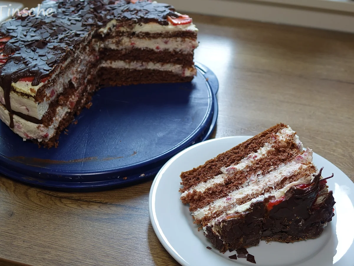 Rezept: Erdbeer-Schokoladen-Sahnetorte Bild Nr. 10 Erdbeer-Schokoladen-Sahnetorte - Rezept - Bild Nr. 10