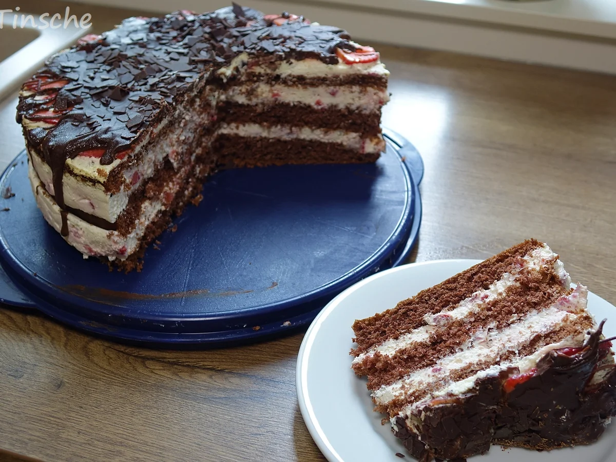 Rezept: Erdbeer-Schokoladen-Sahnetorte Bild Nr. 11 Erdbeer-Schokoladen-Sahnetorte - Rezept - Bild Nr. 11