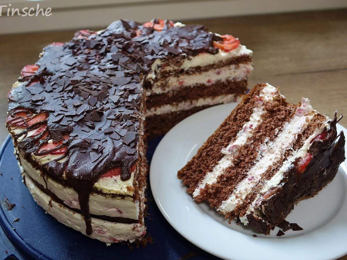 Rezept: Erdbeer-Schokoladen-Sahnetorte Bild Nr. 13 Erdbeer-Schokoladen-Sahnetorte - Rezept - Bild Nr. 13