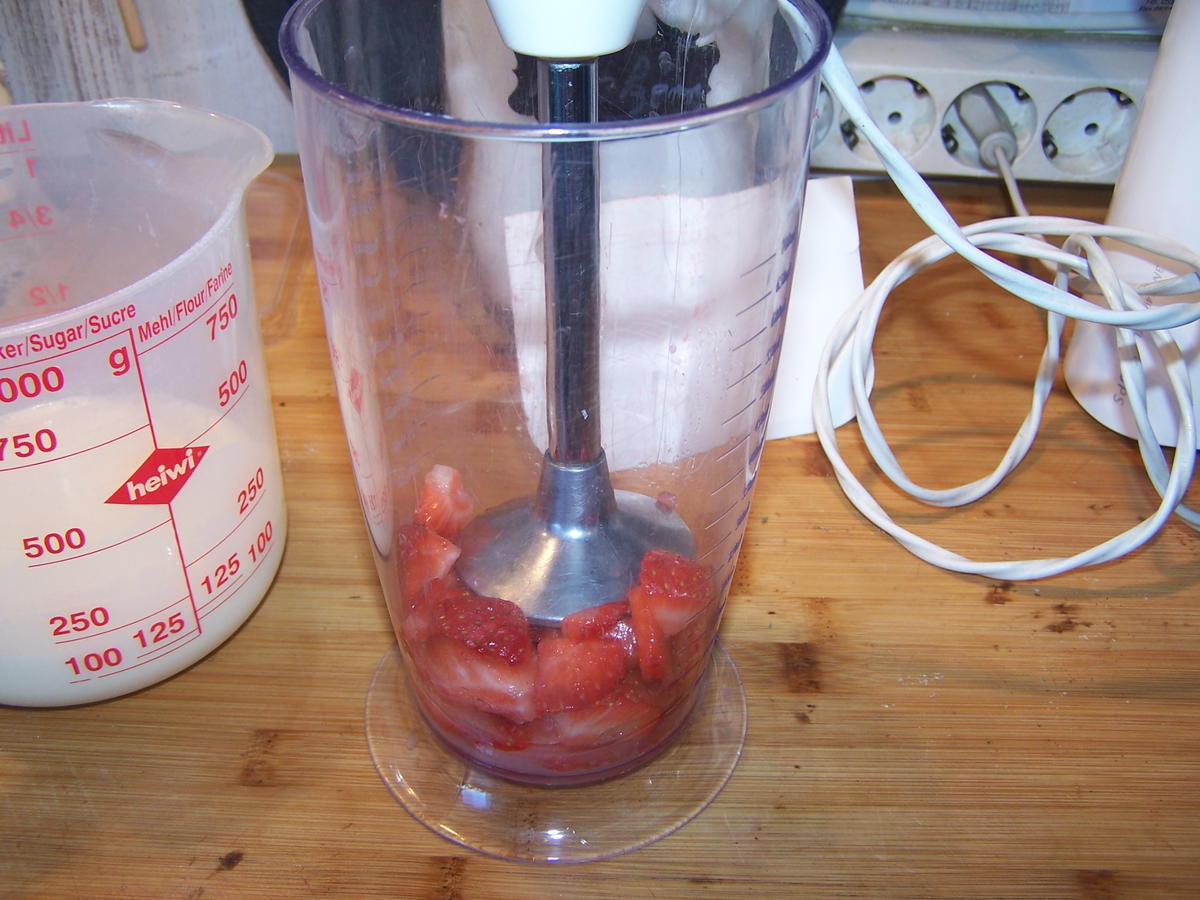 Nachspeise-zweierlei-Creme-mit Erdbeeren=kochbar-Challenge 4.0 (Mai 2019) - Rezept - Bild Nr. 8076