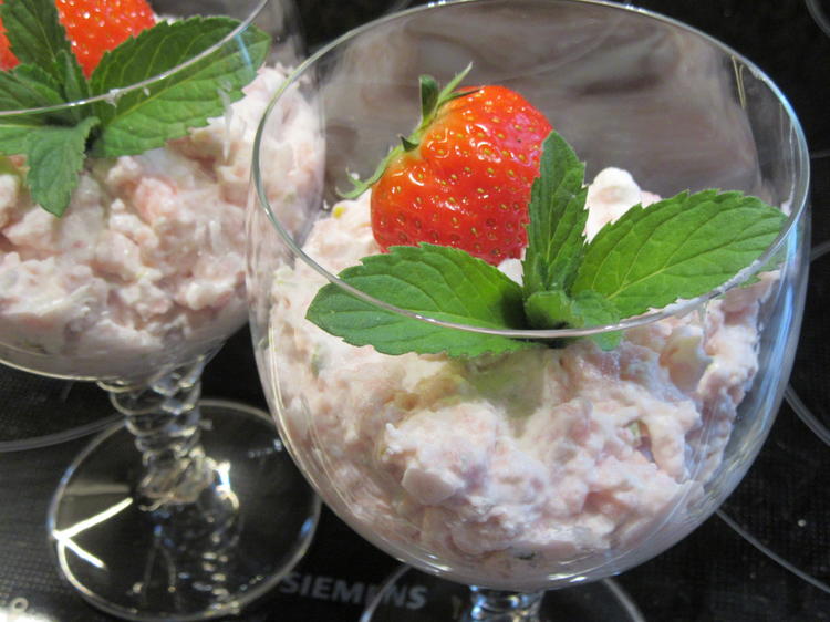 Dessert: Erdbeercreme mit Pistazien - einfach - von lunapiena