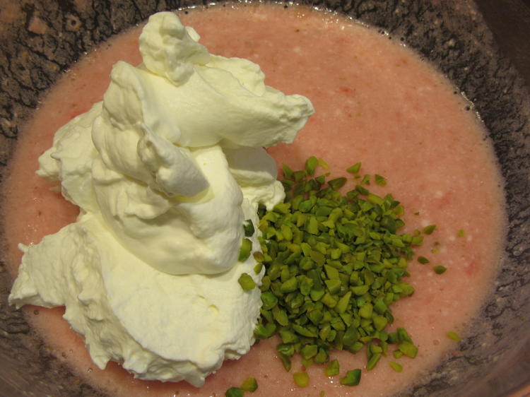 Dessert: Erdbeercreme mit Pistazien - einfach - von lunapiena