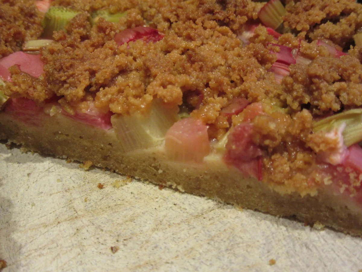 Backen: Amarettini-Rhabarberkuchen - Rezept - Bild Nr. 8073