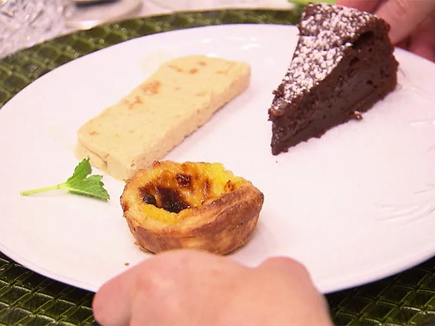 Schokoladenkuchen, Pasteis de Nata, Amarettini-Parfait - Rezept - Bild Nr. 8069