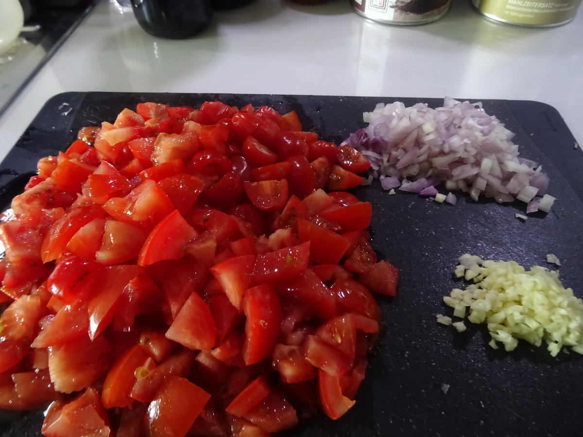 Mozzarella frittiert auf Tomaten-Basilikum-Gnocchi - Rezept - Bild Nr. 8072