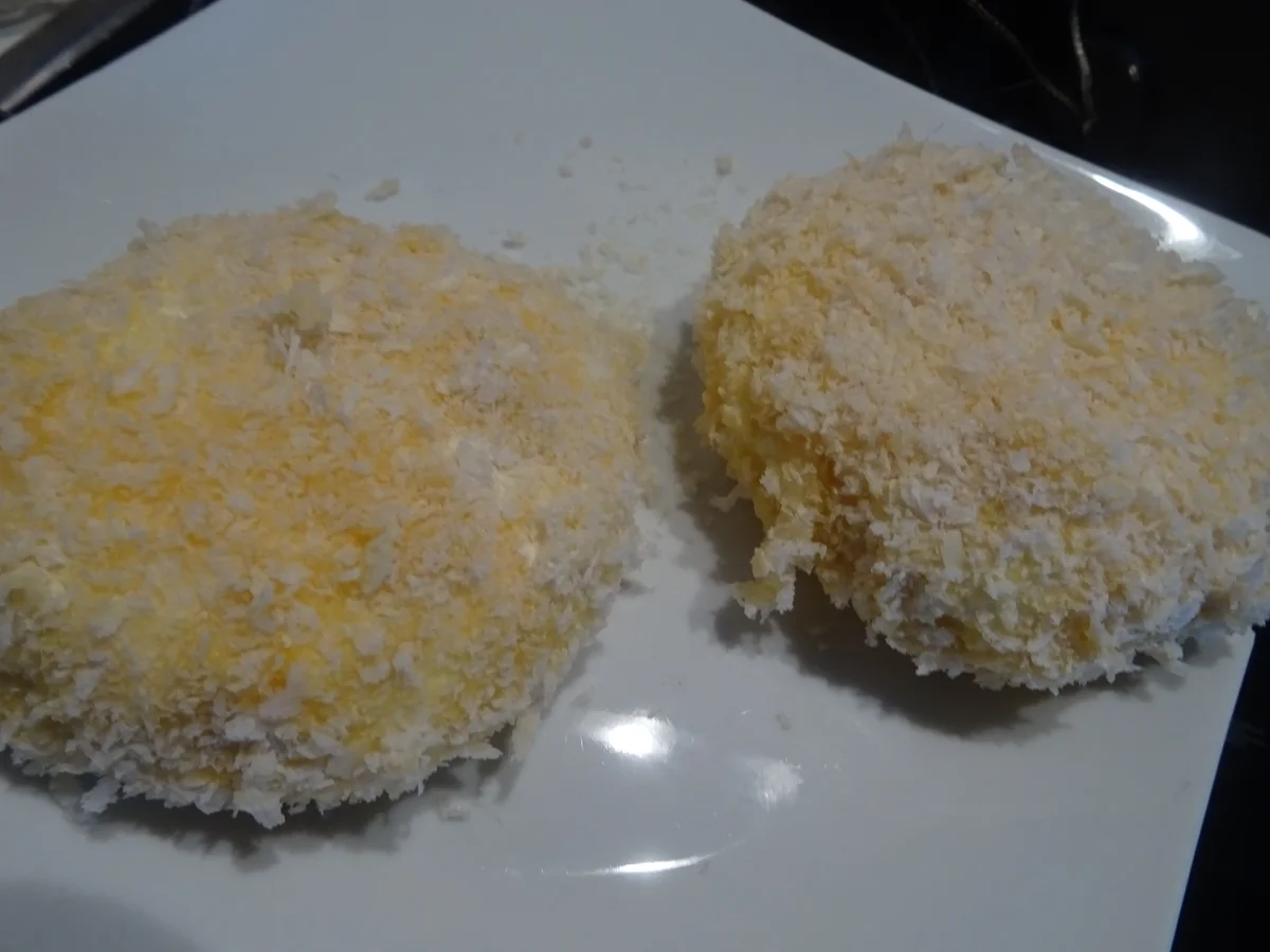 Rezept: Mozzarella frittiert auf Tomaten-Basilikum-Gnocchi Bild Nr. 8074 Mozzarella frittiert auf Tomaten-Basilikum-Gnocchi - Rezept - Bild Nr. 8074