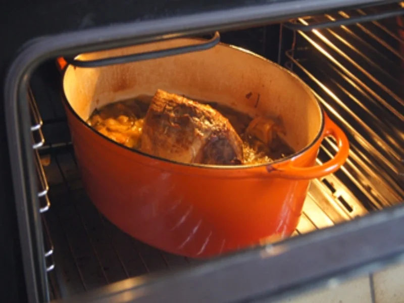 Schmorsauerbraten mit Gemüsesauce, Spargel und Kartoffeln - Rezept - Bild Nr. 8077