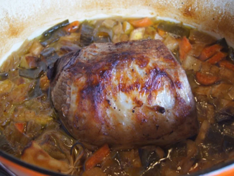 Schmorsauerbraten mit Gemüsesauce, Spargel und Kartoffeln - Rezept - Bild Nr. 8078