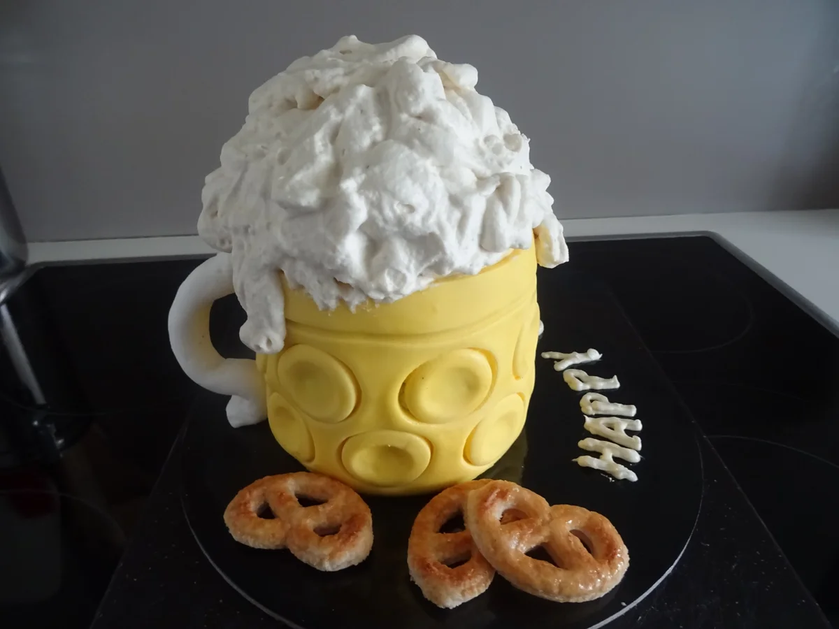 Motiv-Torte "Bierkrug" mit bitter-schokoladigem Innenleben - Rezept - Bild Nr. 8099