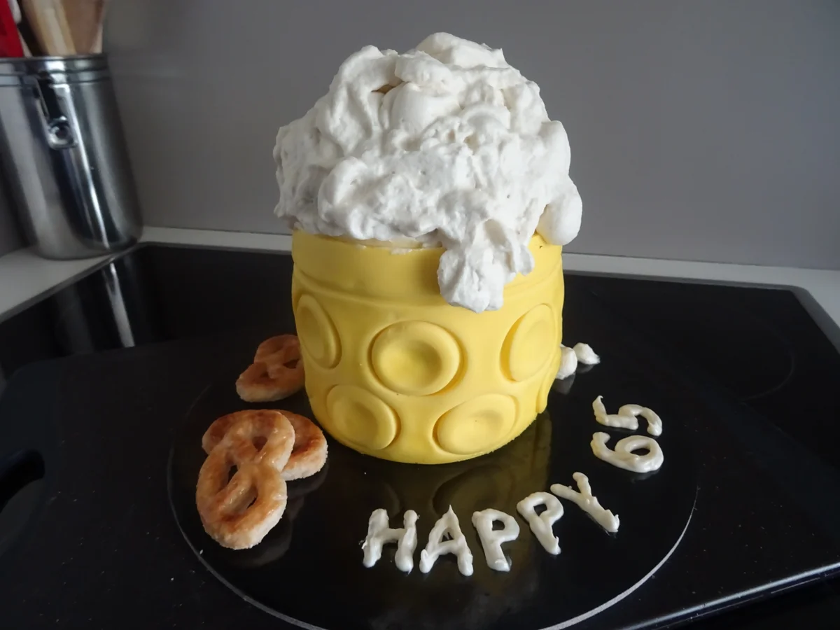 Motiv-Torte "Bierkrug" mit bitter-schokoladigem Innenleben - Rezept - Bild Nr. 8100