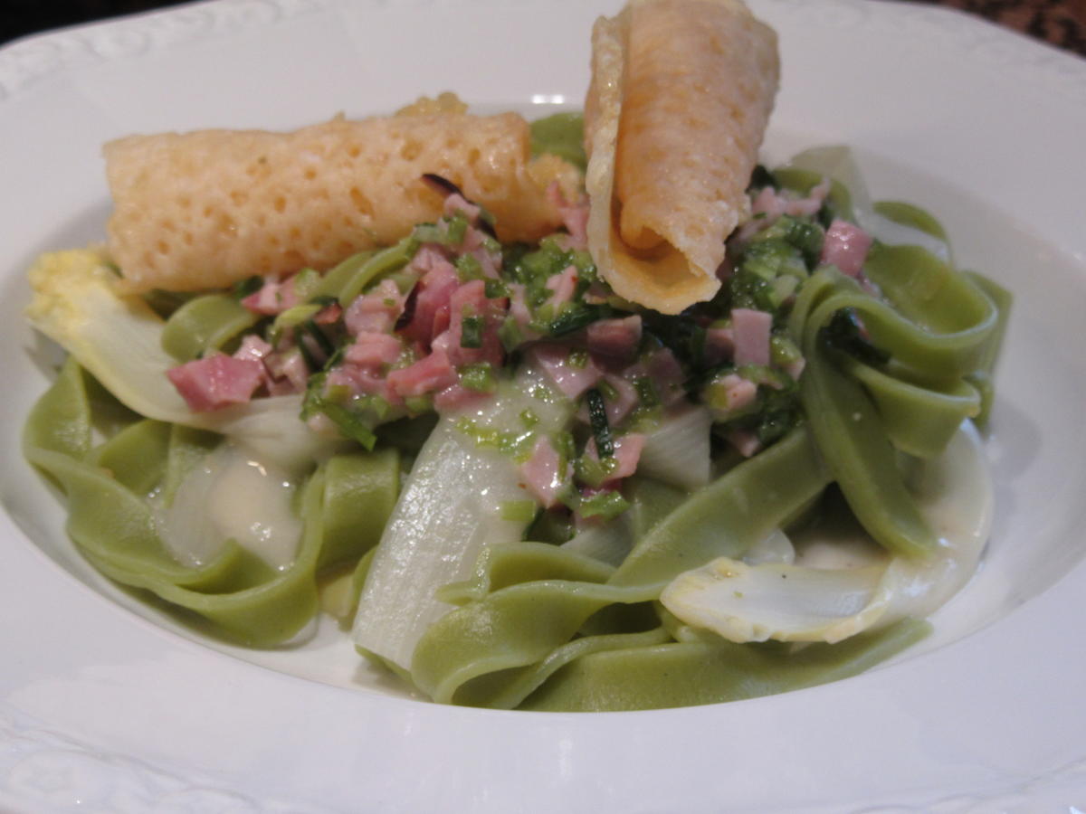Pasta: Tagliatelle Verde con Asparaghi e Salsa di Erba Cipollina - Rezept - Bild Nr. 8070