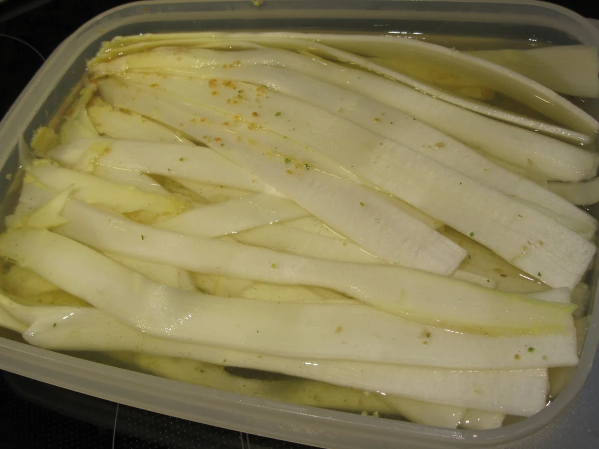 Rezept: Pasta: Tagliatelle Verde con Asparaghi e Salsa di Erba Cipollina Bild Nr. 8073 Pasta: Tagliatelle Verde con Asparaghi e Salsa di Erba Cipollina - Rezept - Bild Nr. 8073