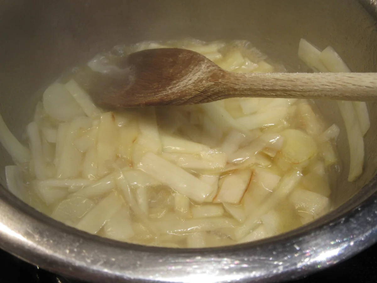 Rezept: Pasta: Tagliatelle Verde con Asparaghi e Salsa di Erba Cipollina Bild Nr. 8075 Pasta: Tagliatelle Verde con Asparaghi e Salsa di Erba Cipollina - Rezept - Bild Nr. 8075