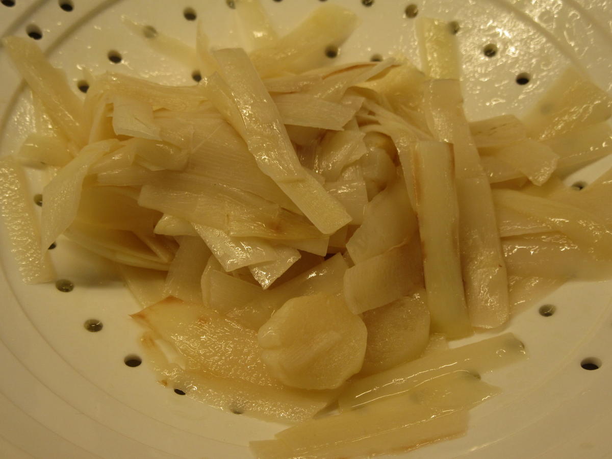 Pasta: Tagliatelle Verde con Asparaghi e Salsa di Erba Cipollina - Rezept - Bild Nr. 8076