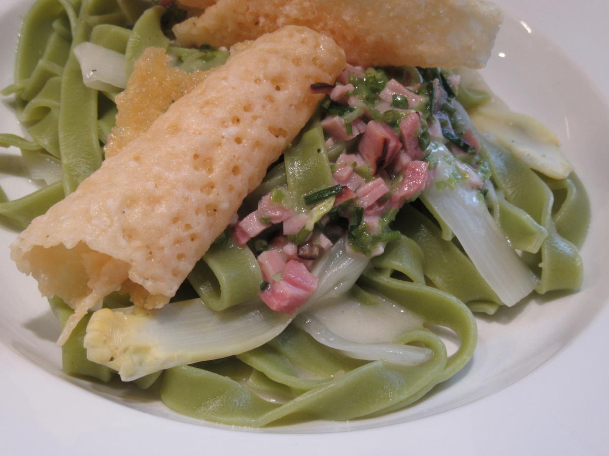 Pasta: Tagliatelle Verde con Asparaghi e Salsa di Erba Cipollina - Rezept - Bild Nr. 8083
