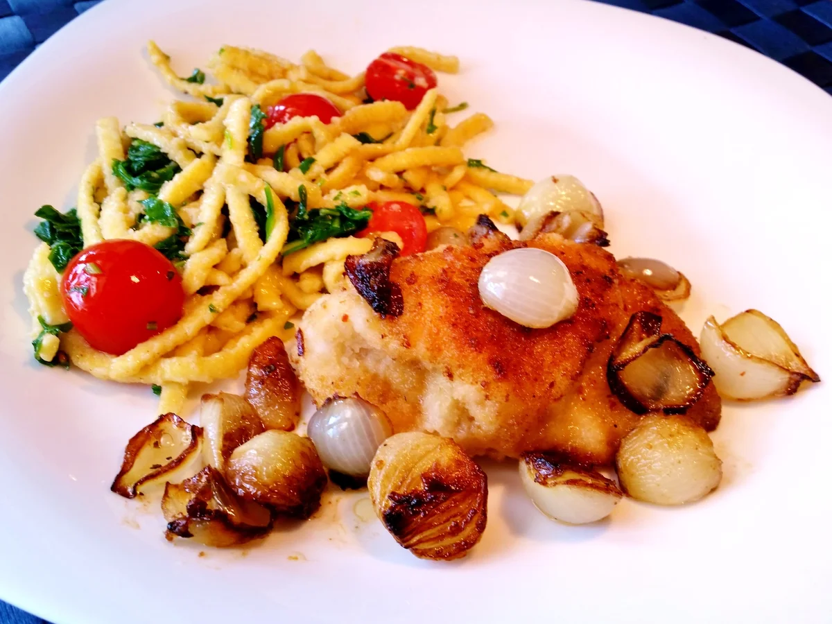 Rezept: Ein kleines Hähnchen-Cordon bleu mit winzigen Zwiebeln Bild Nr. 8072 Ein kleines Hähnchen-Cordon bleu mit winzigen Zwiebeln - Rezept - Bild Nr. 8072