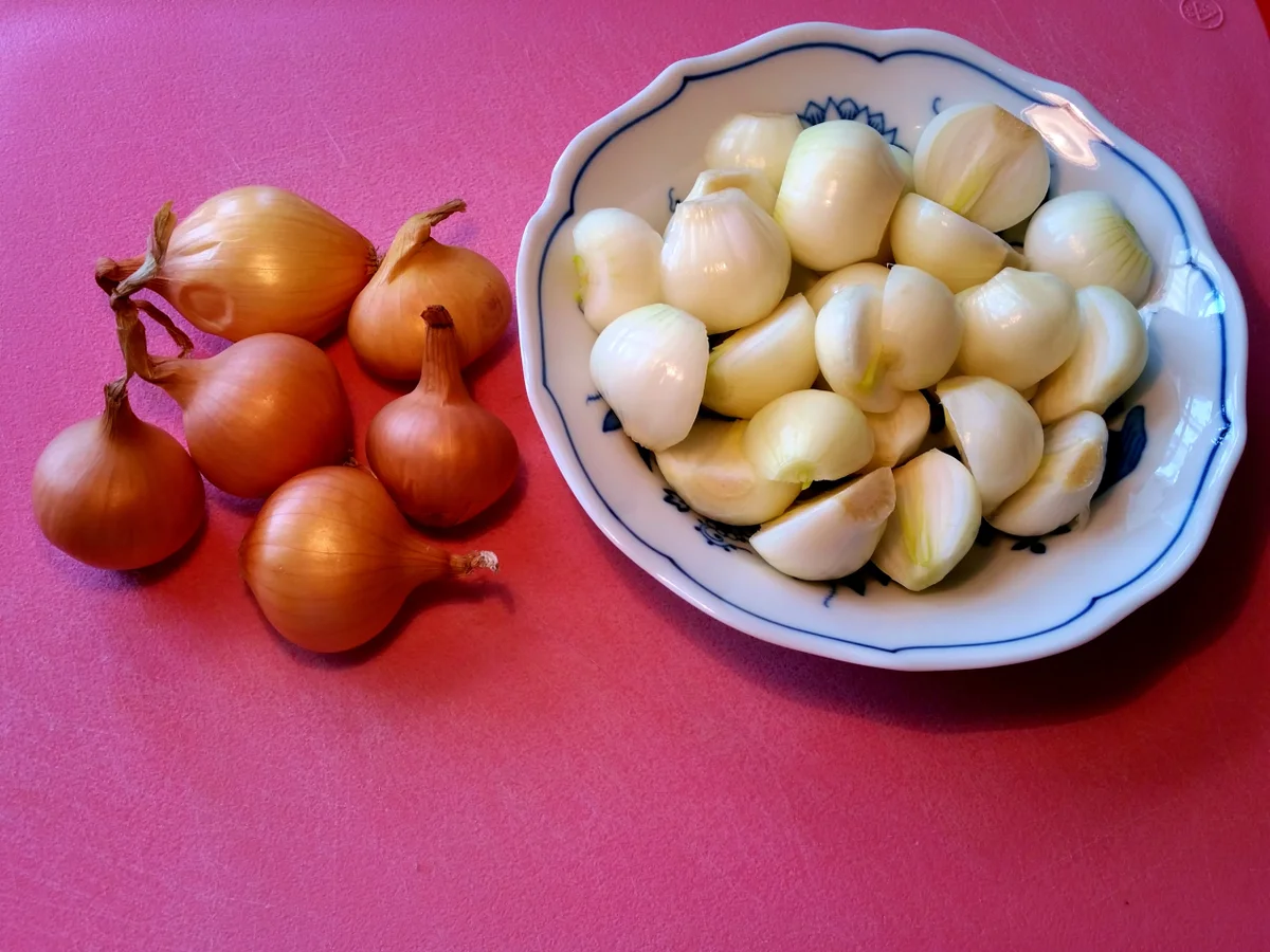 Rezept: Ein kleines Hähnchen-Cordon bleu mit winzigen Zwiebeln Bild Nr. 8073 Ein kleines Hähnchen-Cordon bleu mit winzigen Zwiebeln - Rezept - Bild Nr. 8073