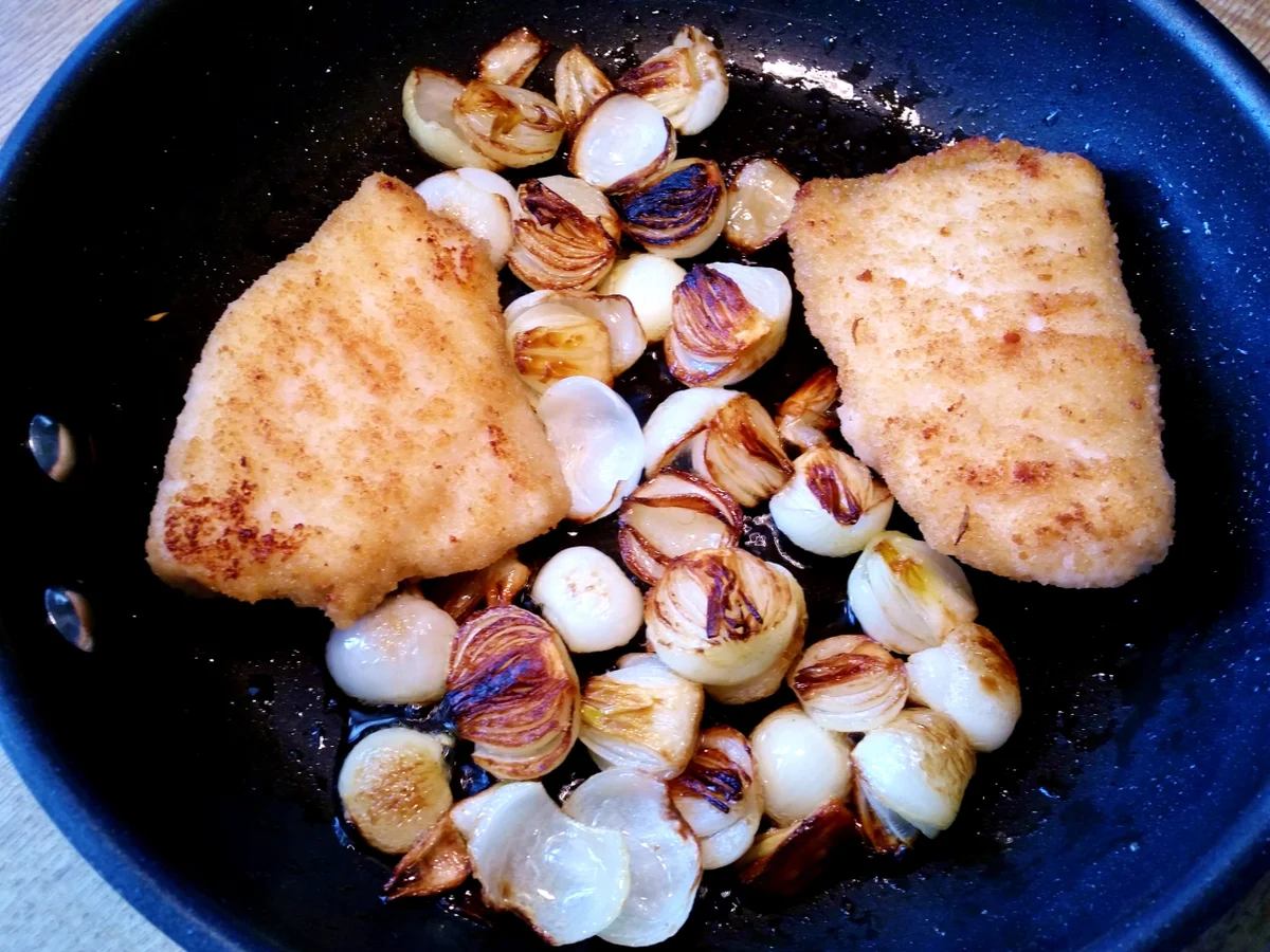 Rezept: Ein kleines Hähnchen-Cordon bleu mit winzigen Zwiebeln Bild Nr. 8074 Ein kleines Hähnchen-Cordon bleu mit winzigen Zwiebeln - Rezept - Bild Nr. 8074