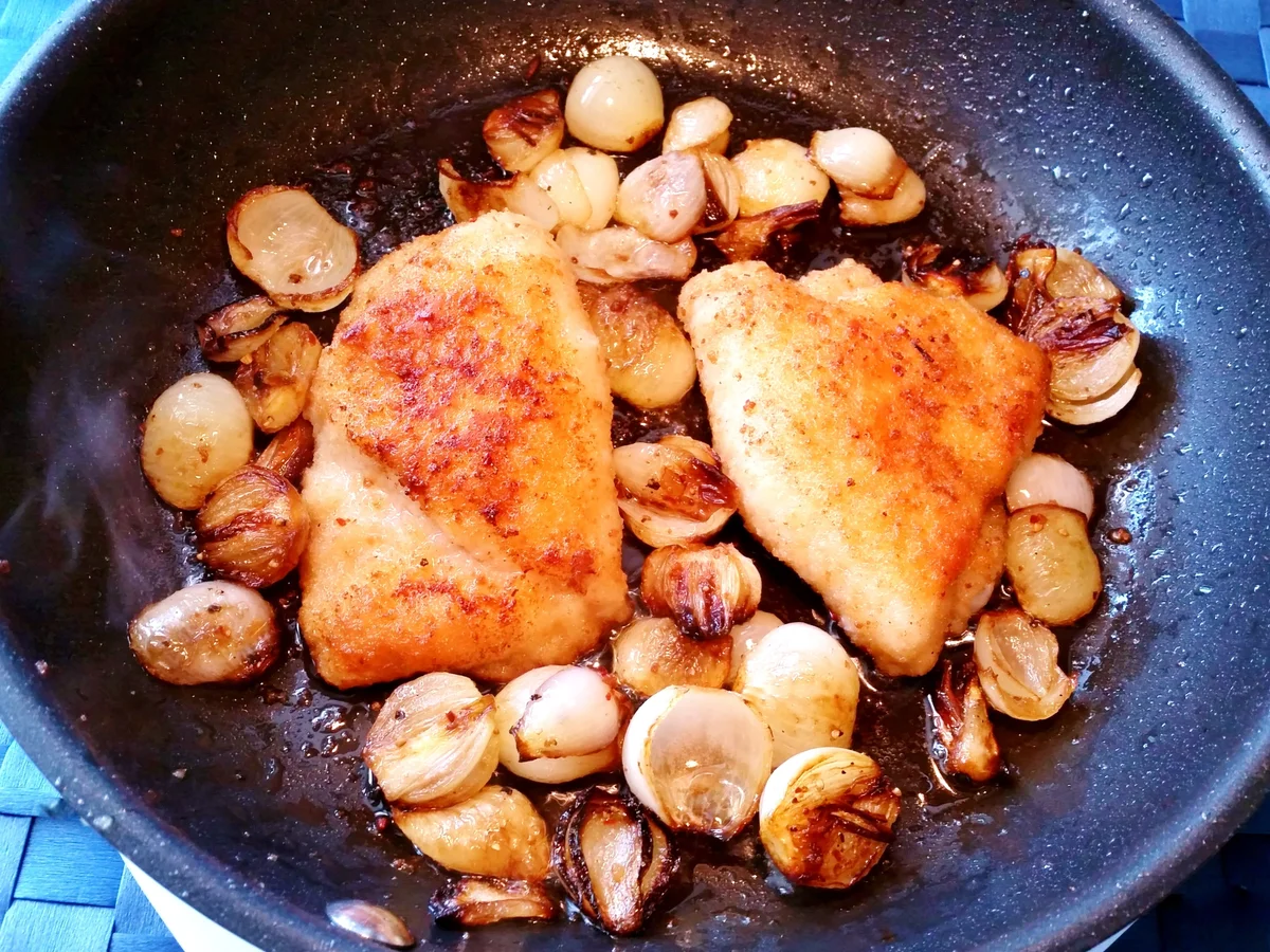 Rezept: Ein kleines Hähnchen-Cordon bleu mit winzigen Zwiebeln Bild Nr. 8075 Ein kleines Hähnchen-Cordon bleu mit winzigen Zwiebeln - Rezept - Bild Nr. 8075