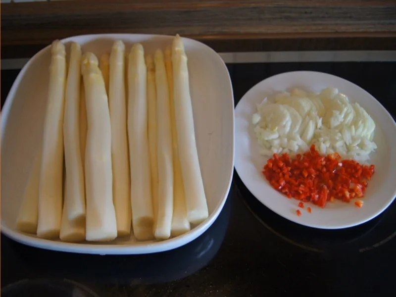 Rezept: Curry-Spargel mit Lachsforellenfilet Bild Nr. 8082 Curry-Spargel mit Lachsforellenfilet - Rezept - Bild Nr. 8082