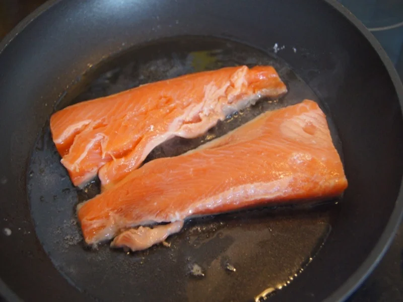 Rezept: Curry-Spargel mit Lachsforellenfilet Bild Nr. 8099 Curry-Spargel mit Lachsforellenfilet - Rezept - Bild Nr. 8099