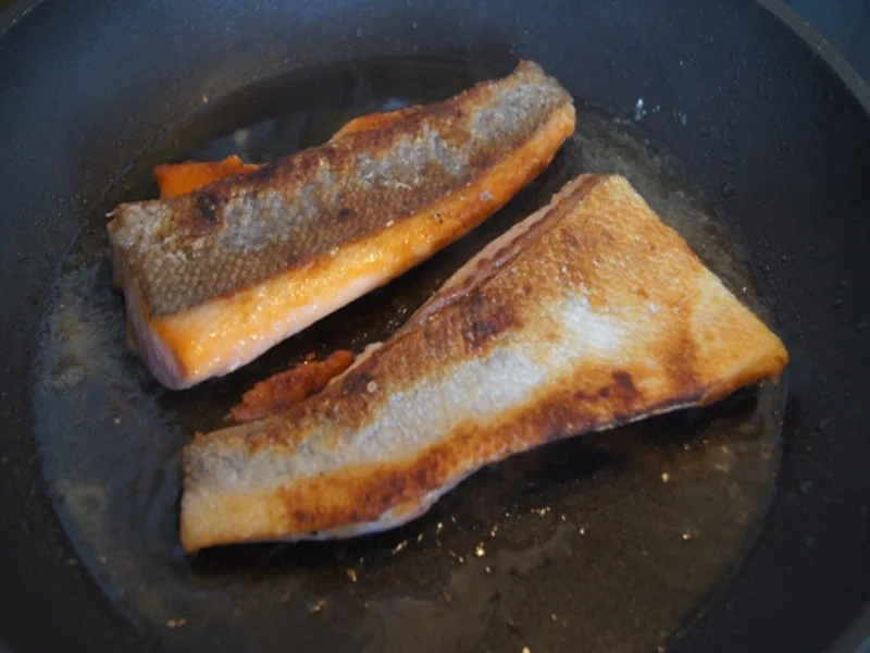 Rezept: Curry-Spargel mit Lachsforellenfilet Bild Nr. 8100 Curry-Spargel mit Lachsforellenfilet - Rezept - Bild Nr. 8100