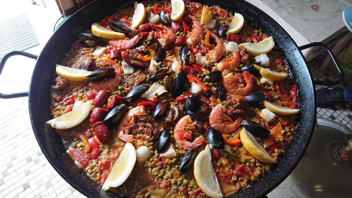 Paella mit Hähnchen, Fisch, Muscheln, Gambas & Chorizo - Rezept - Bild Nr. 8086
