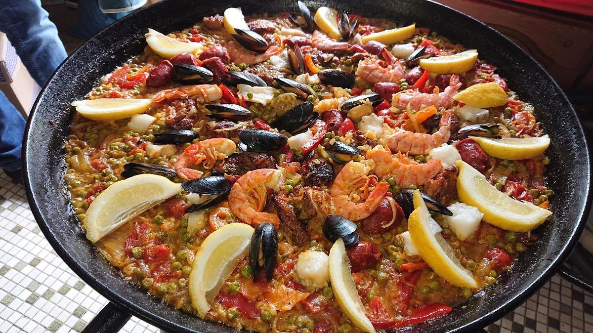 Paella mit Hähnchen, Fisch, Muscheln, Gambas & Chorizo - Rezept - Bild Nr. 8088
