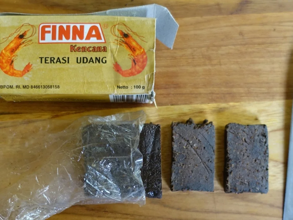 Kecap Tim Ikan – eine milde, dunkle, malzig-würzige Sojasauce - Rezept - Bild Nr. 8080