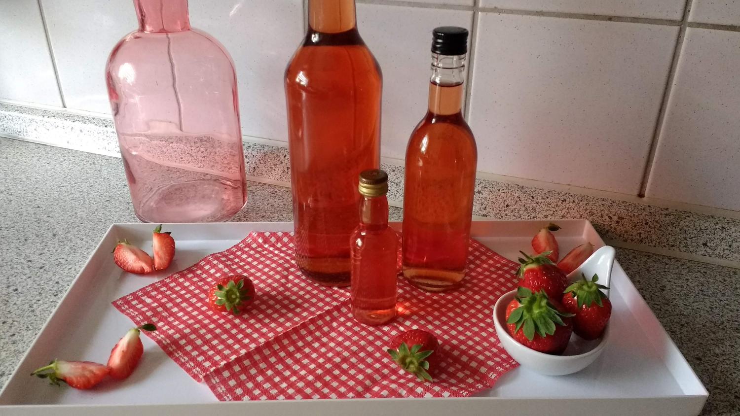 Erdbeerlikör - Rezept mit Bild - kochbar.de