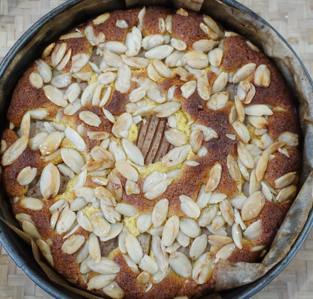 Versunkener Birnenkuchen mit Mandeln Lindau - Rezept - kochbar.de