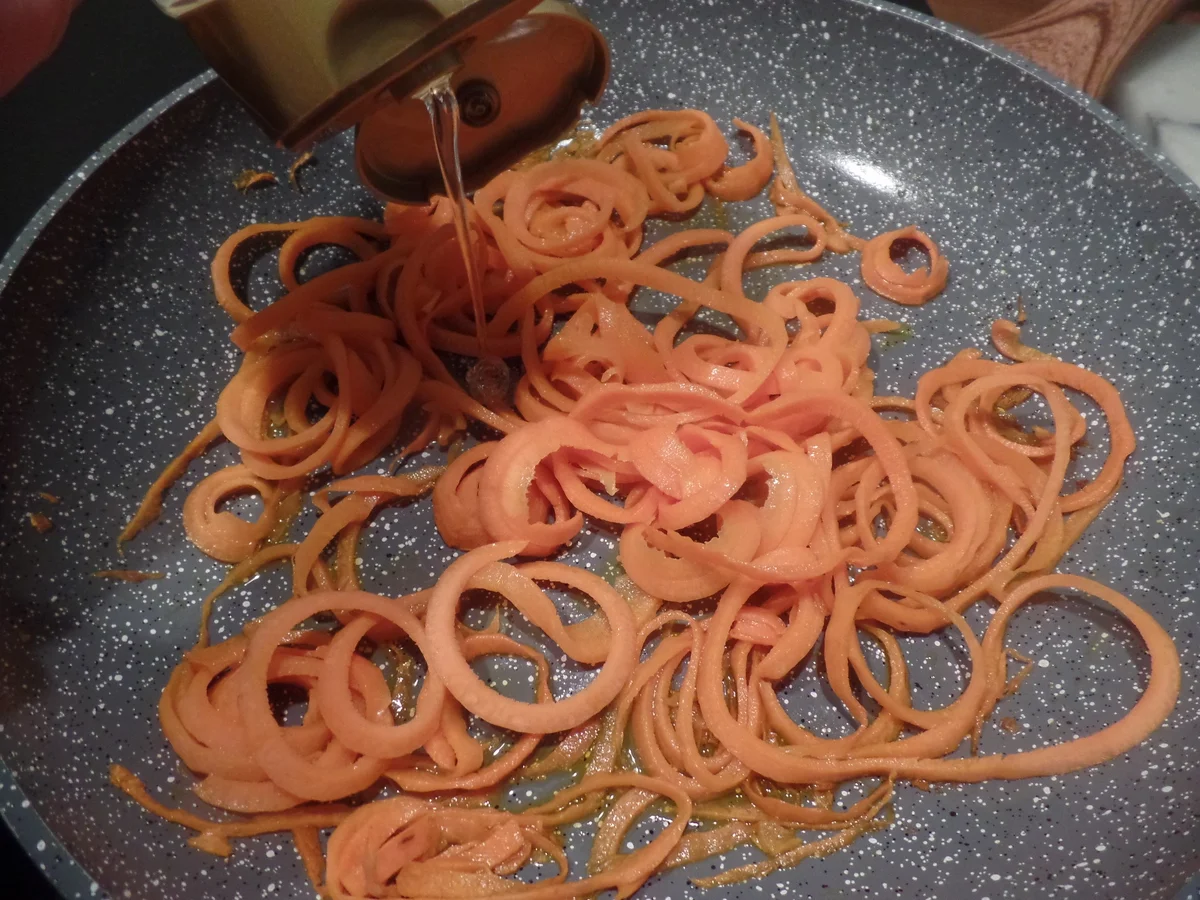 Bärlauch-Klopse "Königsberg " mit gedünsteten Möhren -Spaghetti - Rezept - Bild Nr. 8096