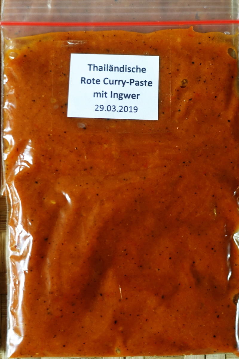 Thailändische Rote Curry Paste mit Ingwer - Krüang Gäng Phet Däng ...