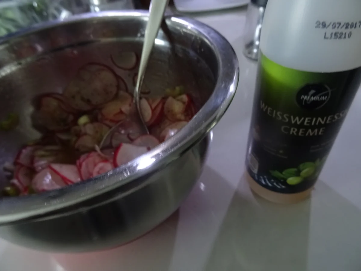 Rezept: Forelle geräuchert mit rustikalem Kartoffelstampf und Radieschen-Salat Bild Nr. 8105 Forelle geräuchert mit rustikalem Kartoffelstampf und Radieschen-Salat - Rezept - Bild Nr. 8105