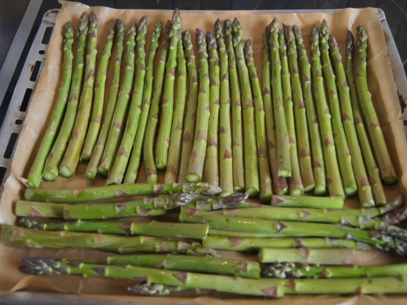 Grüner Spargel mit pikanter Sauce und Hähnchenbrustfilet - Rezept - Bild Nr. 5
