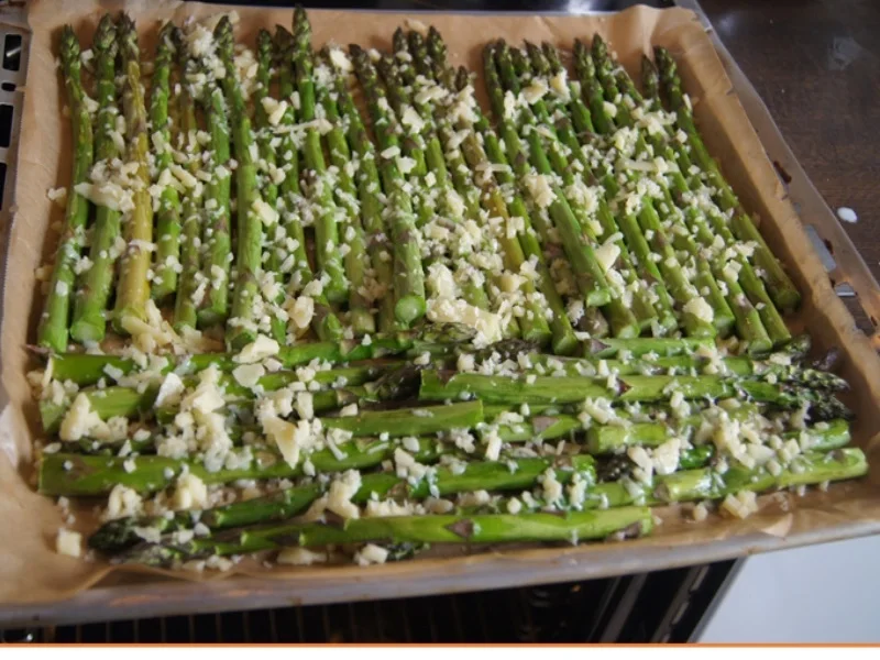 Grüner Spargel mit pikanter Sauce und Hähnchenbrustfilet - Rezept - Bild Nr. 8