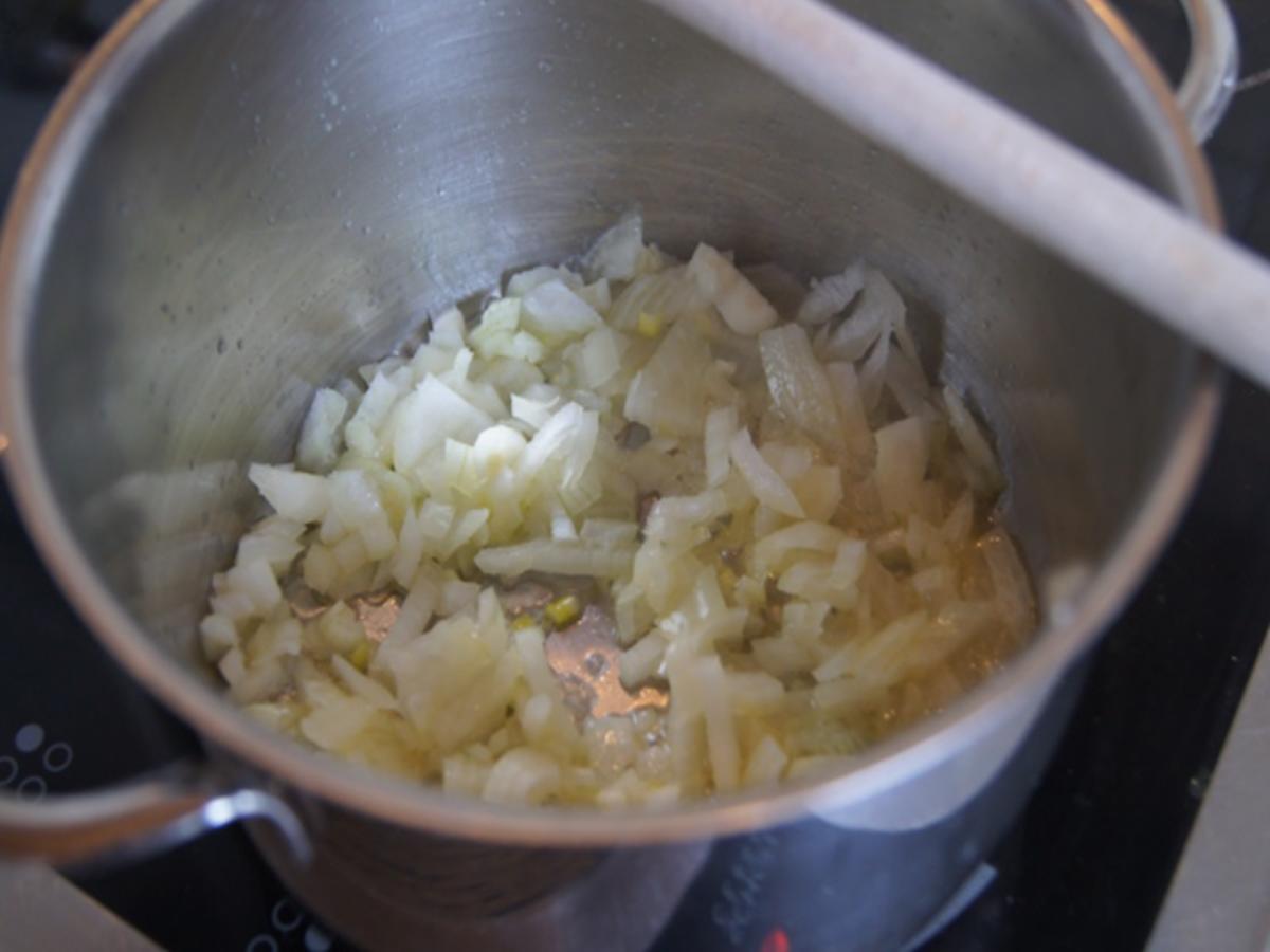 Grüner Spargel mit pikanter Sauce und Hähnchenbrustfilet - einfach ...