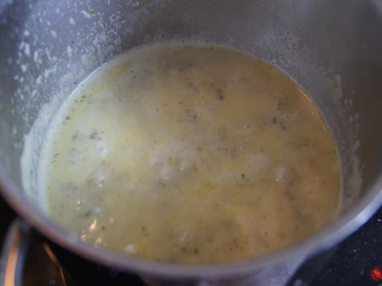 Grüner Spargel mit pikanter Sauce und Hähnchenbrustfilet - einfach ...