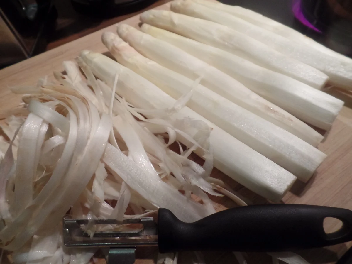 Lachsfilet auf Kurkuma-Spargel mit Bärlauchsauce - Rezept - Bild Nr. 8100