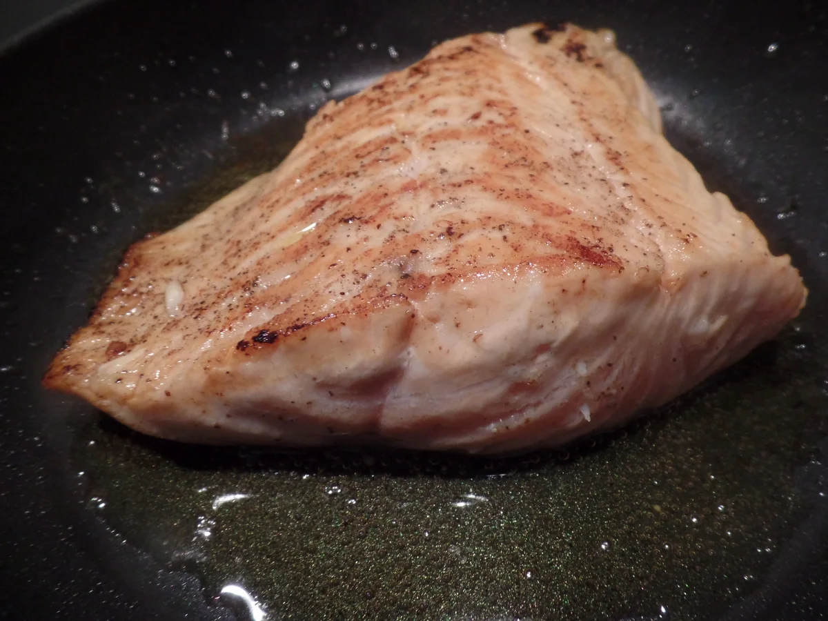 Lachsfilet auf Kurkuma-Spargel mit Bärlauchsauce - Rezept - Bild Nr. 8115