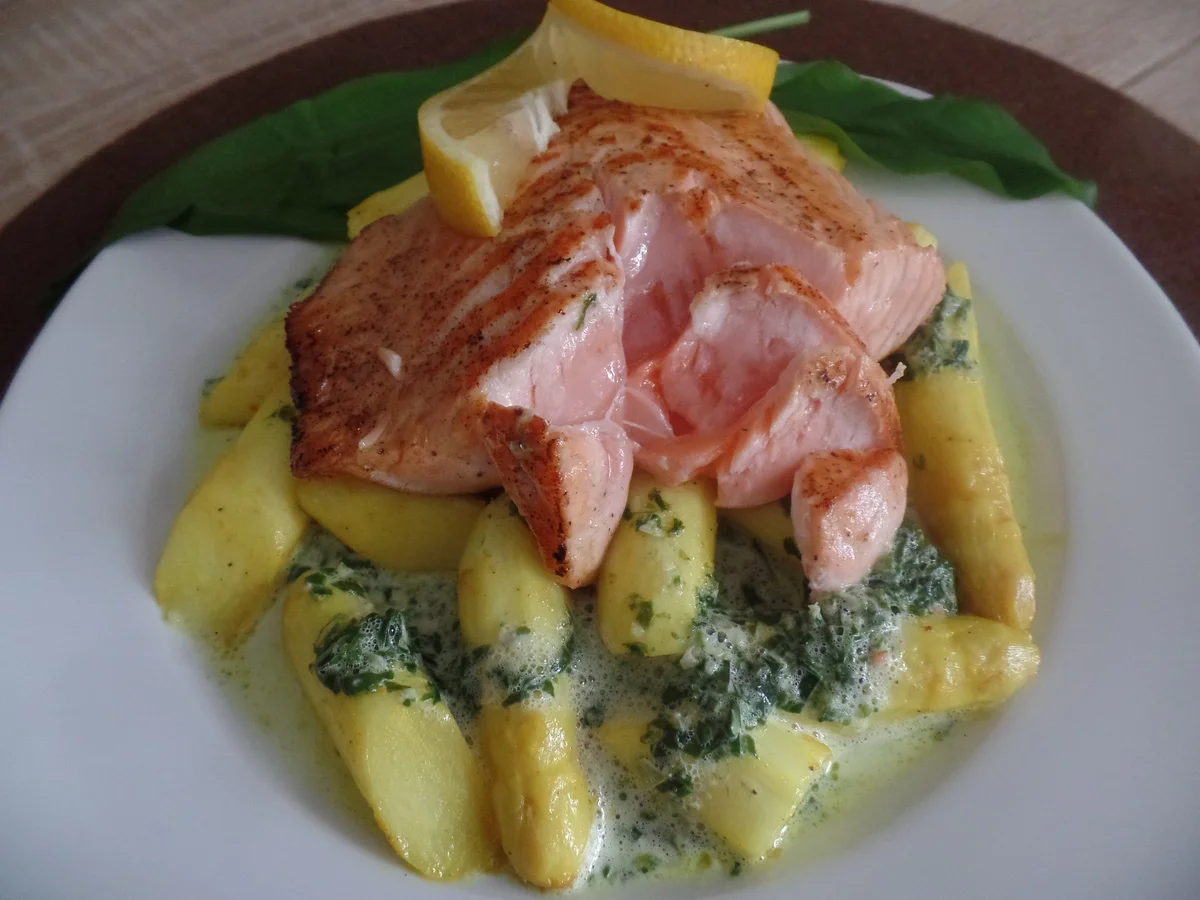 Lachsfilet auf Kurkuma-Spargel mit Bärlauchsauce - Rezept - Bild Nr. 8116