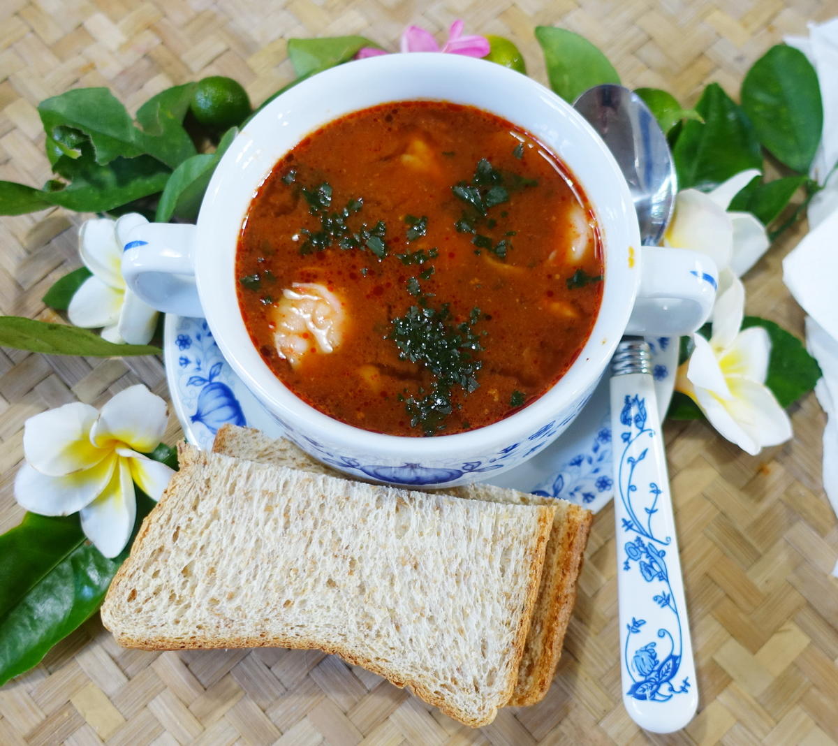 Schnelle Tom Yam Suppe mit Garnelen - Rezept - kochbar.de