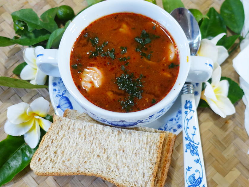 Schnelle Tom Yam Suppe mit Garnelen - Rezept - kochbar.de