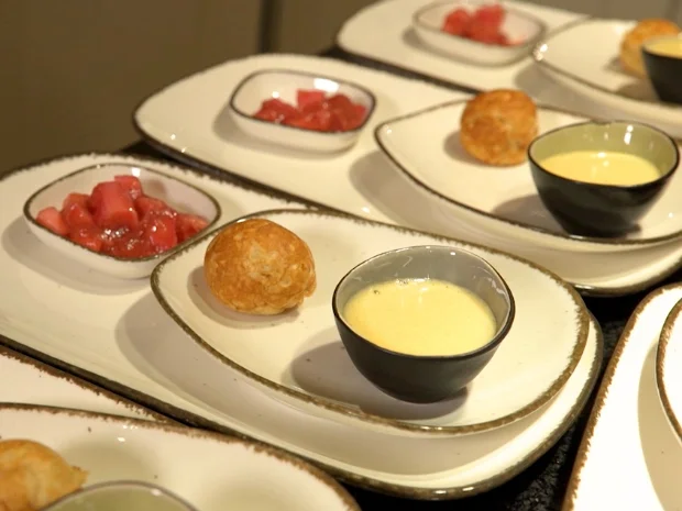 Rezept: Gefüllte Pförtchen, Eierlikörcreme und Rhabarberkompott Bild Nr. 8100 Gefüllte Pförtchen, Eierlikörcreme und Rhabarberkompott - Rezept - Bild Nr. 8100